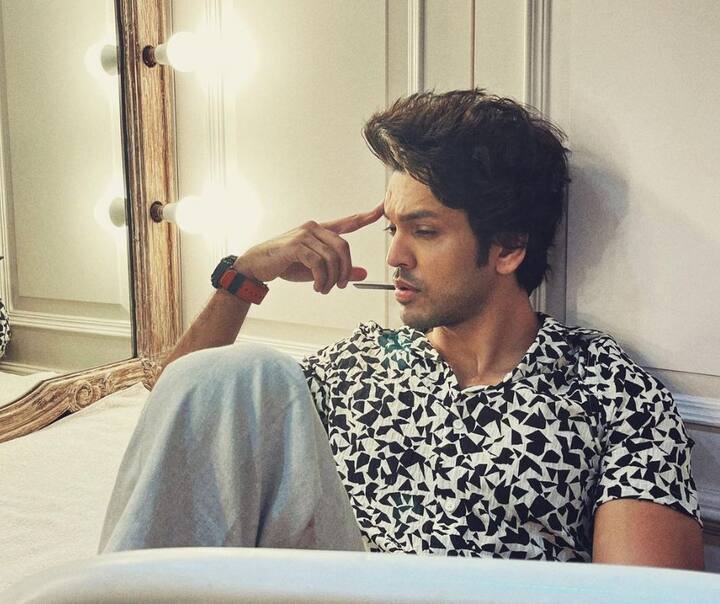 सध्या ललित 'मीडियम स्पायसी' या चित्रपटाच्या प्रमोशनमध्ये व्यस्त आहे.