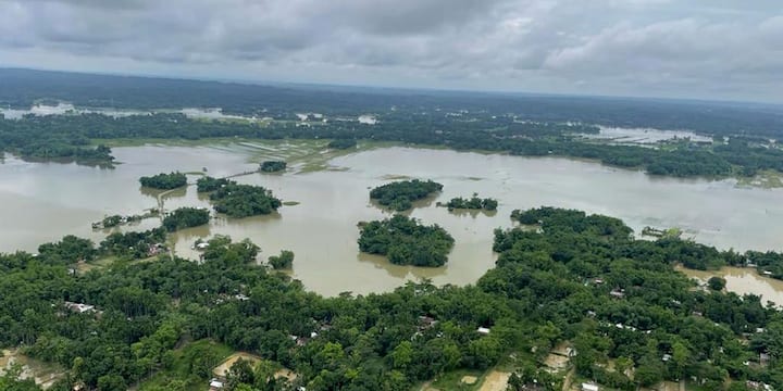 Death toll reaches to 118 in Assam flood Assam flood situation worsens: চার দিকে জল, অসমে মৃত বেড়ে ১১৮