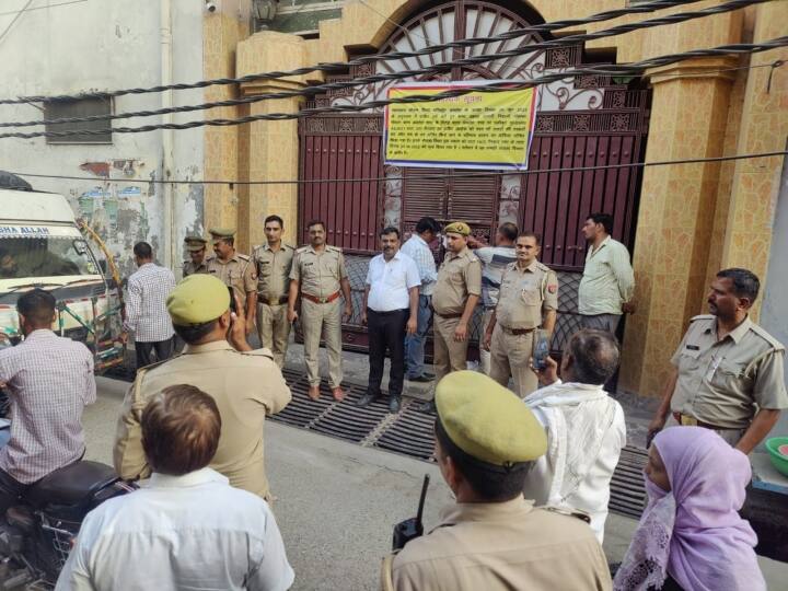 Amroha Uttar Pradesh police attach property worth Rs 5 crore 63 lakh of forest mafia smuggler ANN Amroha News: चंदन तस्कर के खिलाफ पुलिस की बड़ी कार्रवाई, 5 करोड़ 63 लाख रुपए की संपत्ति कुर्क