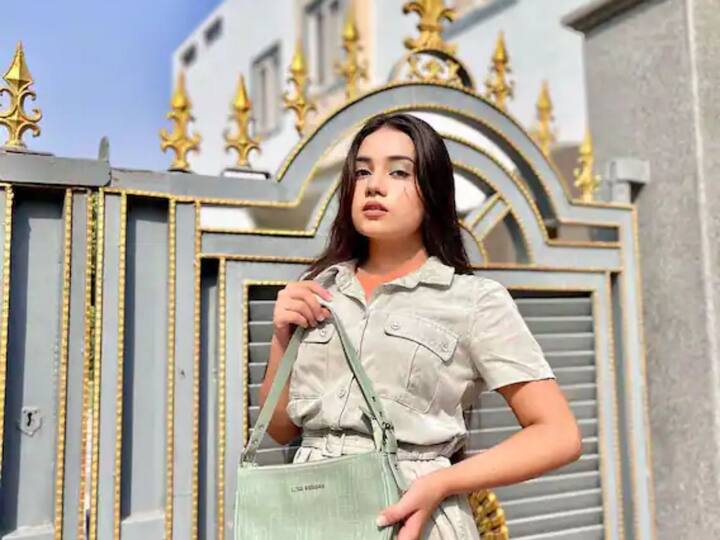 urfi javed sister dolly javed is too glamorous see photos PHOTO उर्फी जावेदची बहीण, डॉली