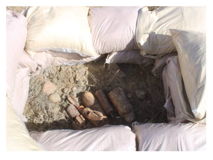 Kargil War: State Administration Found 6 live bomb in Kargil after 23 years of war against Pakistan ann Kargil War: 23 साल बाद भी घाटी में मौजूद कारगिल युद्ध के निशान, जमीन में दफन जिंदा बम मिले, देखें तस्वीरें