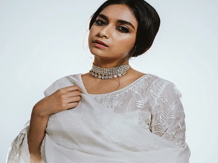 keerthi suresh:வெள்ளி மலரே....நடிகை கீர்த்தி சுரேஷ் லேட்டஸ்ட் கிளிக்ஸ்!