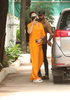 Rashmika Mandanna Spotted: ઓરેન્જ આઉટફિટમાં સ્પોર્ટ થઇ રશ્મિકા મંદાના, જુઓ તસવીરો