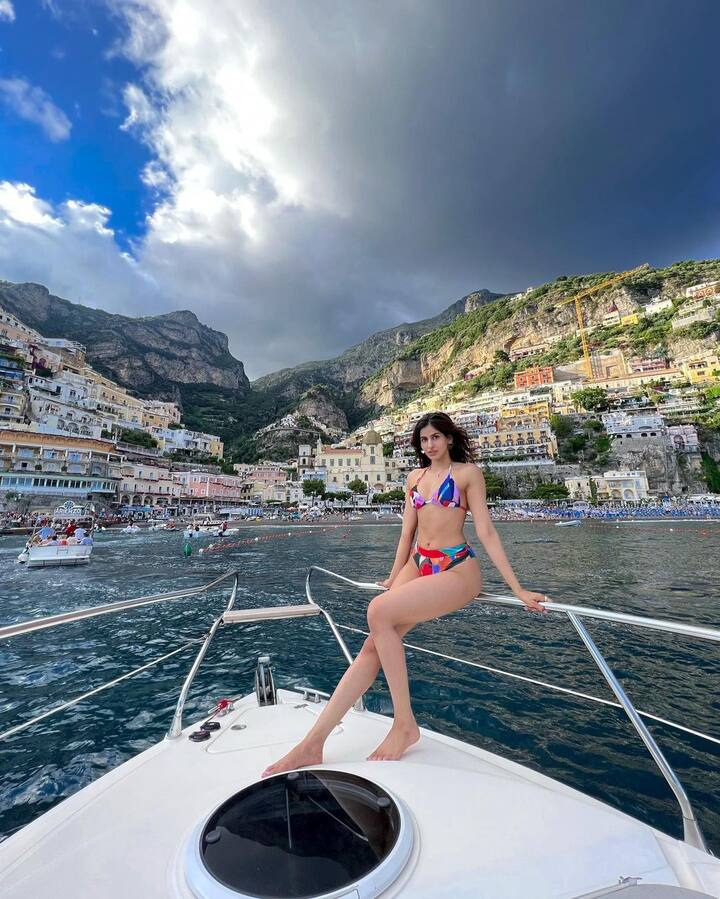 બોલીવૂડ અભિનેત્રી અને મોડલ સાક્ષી મલિકની હોટ તસવીરો ઈન્સ્ટાગ્રામ પર વાયરલ થઈ છે. અભિનેત્રીનો ખૂબ જ હોટ અંદાજ જોવા મળ્યો છે.