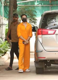 Rashmika Mandanna Spotted: ઓરેન્જ આઉટફિટમાં સ્પોર્ટ થઇ રશ્મિકા મંદાના, જુઓ તસવીરો