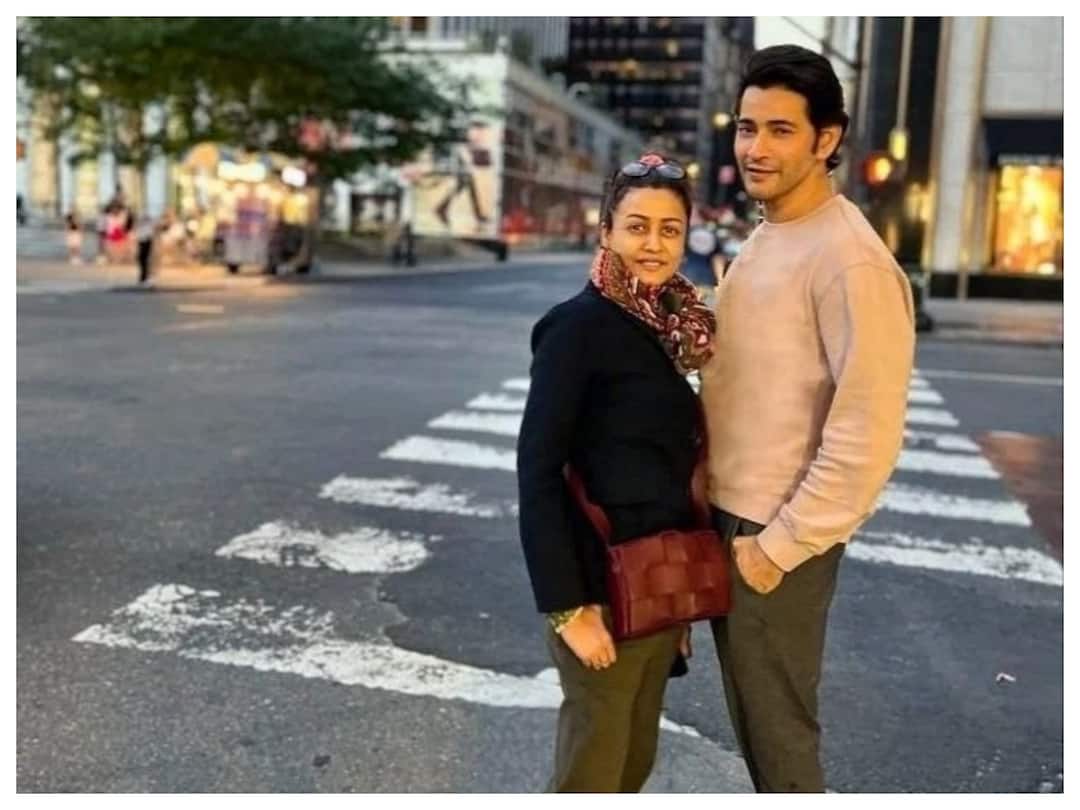 Pick Talk: Mahesh Babu with Namrata Shirodkar Pic Talk: సమ్మర్ నైట్స్, సిటీ లైట్స్ - నమ్రతతో మహేష్ బాబు 