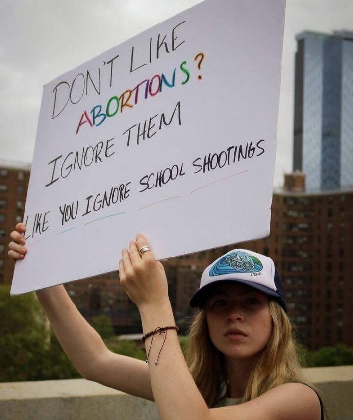 US Abortion Law: અમેરિકામાં ગર્ભપાતનો કાનૂની હક છીનવતા નારાજગી, અનેક શહેરોમાં લોકોએ રસ્તા પર ઉતરી કર્યુ વિરોધ પ્રદર્શન