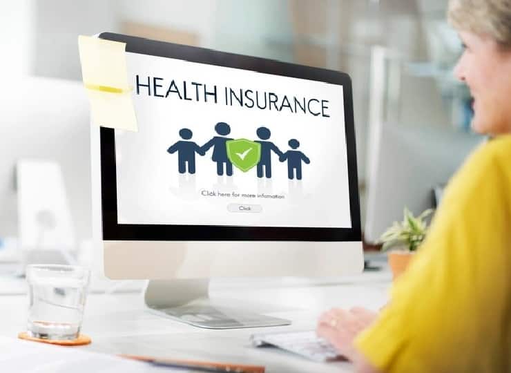 Health Claim Insurance Tips keep 3 thing in mind while buying health insurance policy Insurance Tips: हेल्थ इंश्योरेंस पॉलिसी में निवेश करते वक्त रखें इन बातों का ख्याल, बाद में नहीं होगी कोई परेशानी