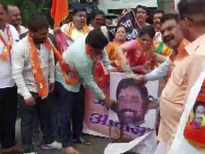 Maharashtra Crisis: महाराष्ट्र में बागी विधायकों के विरोध में हिंसा की 10 घटनाएं, शिंदे के सांसद बेटे के दफ्तर पर भी हमला maharashtra shiv sena protester target rebel MLAs offices eknath shinde son targeted Maharashtra Crisis: महाराष्ट्र में बागी विधायकों के विरोध में हिंसा की 10 घटनाएं, शिंदे के सांसद बेटे के दफ्तर पर भी हमला