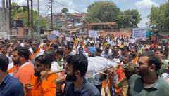 Nashik Shivsena Protest :  लाल लाल पागुटा गुलाबी शेला ..! नाशिकमध्ये शिवसेनेचा निषेध मोर्चा