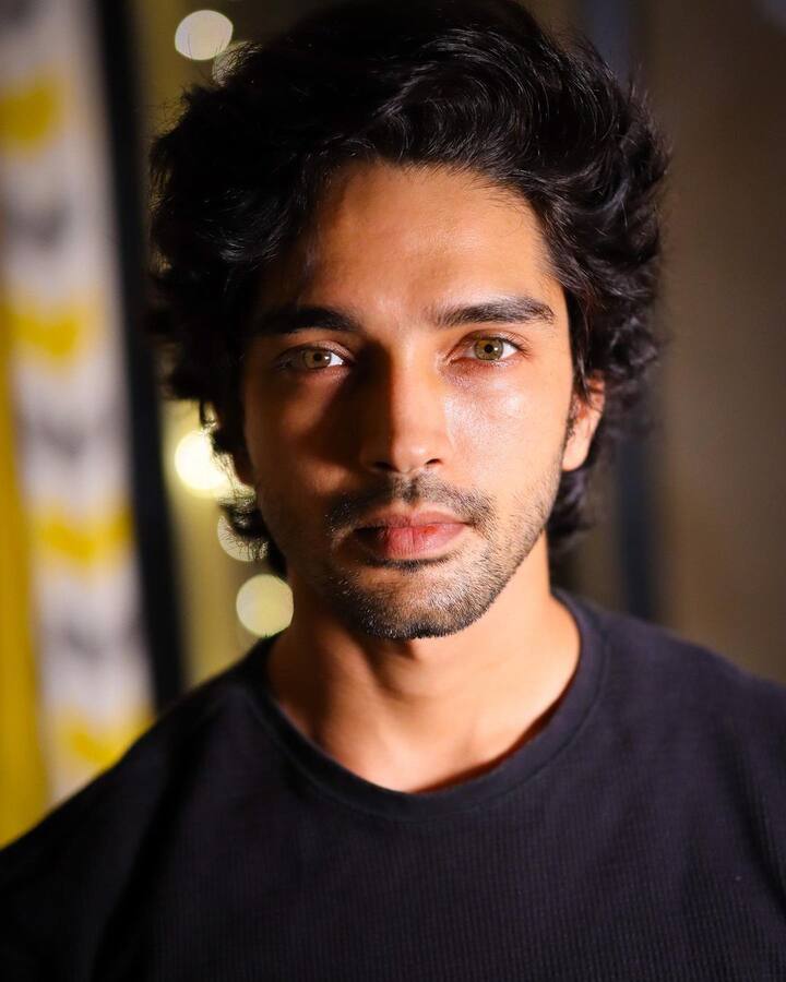 विवियन की तरह हर्ष राजपूत (Harsh Rajput) भी इंटिमेट सींस को फिल्माने में सहज नहीं हैं. हालांकि, उन्होंने कहा था कि, अगर स्क्रिप्ट की मांग जरूरी होती है, तो सिर्फ किसिंग करने के लिए वह तैयार हो सकते हैं, लेकिन इससे ज्यादा नहीं.