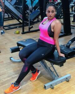 Photo: સ્ટાઈલિશ લુકમાં વર્ક આઉટ કરતી જોવા મળી રાની ચેટર્જી