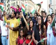 PM Modi Germany Visit: જર્મનીમાં ભારતીયોએ કર્યું પીએમ મોદીનું ભવ્ય સ્વાગત, જુઓ તસવીરો