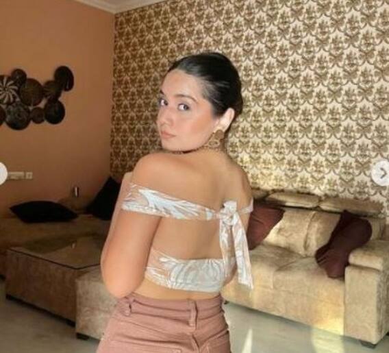 उर्फी जावेदपेक्षा कमी नाही, बहीण डॉली