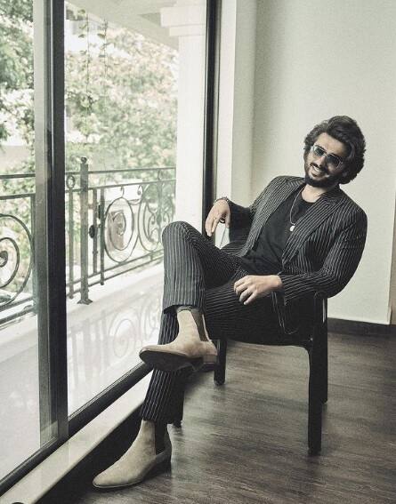 জানা যায়, ২০০৩ সালে মুক্তি পাওয়া সুপারহিট বলিউড ছবি 'কাল হো না হো'-তে সহকারী পরিচালক হিসেবে কাজ শুরু করেন অর্জুন কপূর। তবে, শুধু 'কাল হো না হো' নয়, 'সালাম এ ইশক' ছবিতেও তিনি পরিচালকের সহকারী হিসেবে কাজ করেন।