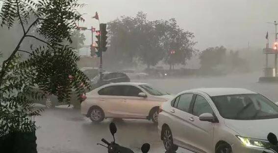 Heavy rains in Ahmedabad city Ahmedabad Rain: અમદાવાદ શહેરના અનેક વિસ્તારોમાં ધોધમાર વરસાદ