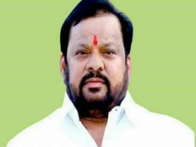 Who exactly Shiv Sena MLA Shahaji Patil going viral on social media? Shahaji Patil : सोशल मीडियात ट्रेण्ड होणारे 'शहाजीबापू' कोण? पाहा त्यांची राजकीय कारकीर्द 