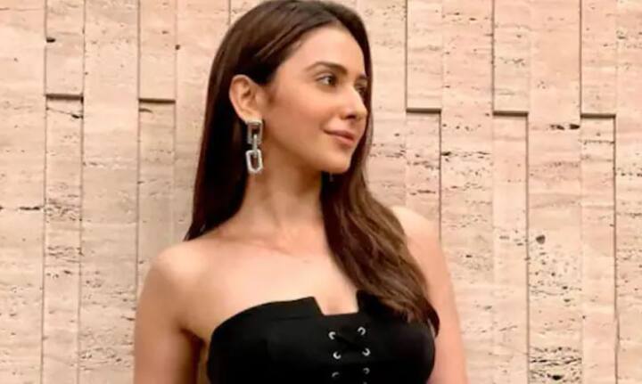 ਇਸ ਤੋਂ ਬਾਅਦ ਰਕੁਲ ਆਉਣ ਵਾਲੀ ਫਿਲਮ 'ਥੈਂਕ ਗੌਡ' ਨੂੰ ਲੈ ਕੇ ਚਰਚਾ 'ਚ ਹੈ। ਇਸ 'ਚ ਉਹ ਇਕ ਵਾਰ ਫਿਰ ਅਜੇ ਦੇਵਗਨ ਨਾਲ ਨਜ਼ਰ ਆਵੇਗੀ।