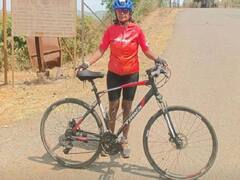 Cyclist Preeti Maske: पुणे की 45 साल की ये महिला साइकिल से 55 घंटे में पहुंची लेह से मनाली, बनाया वर्ल्ड रिकॉर्ड