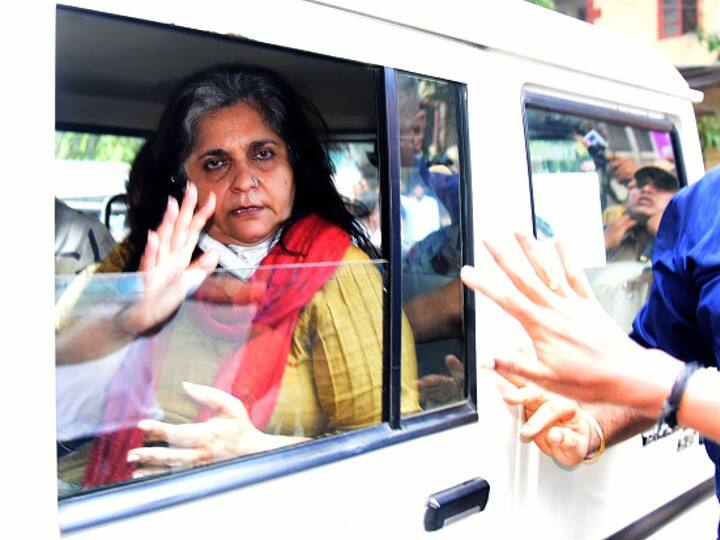 no interim relief to Teesta Setalvad by supreme court now case will handover to larger bench detail marathi news Teesta Setalvad Case: तिस्ता सेटलवाड यांना दिलासा, तात्काळ समर्पणाच्या गुजरात न्यायालाच्या आदेशाला सर्वोच्च न्यायालयाकडून स्थगिती