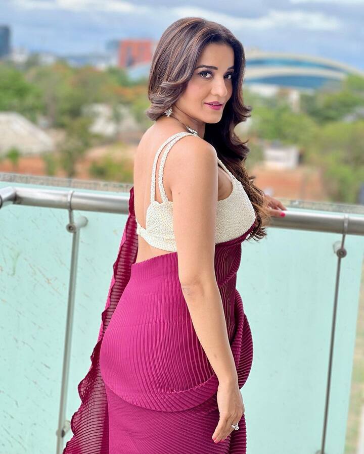 ભોજપુરી ક્વીન મોનાલિસા પોતાના ફોટોને લઈને સોશિયલ મીડિયા પર હંમેશા લાઈમલાઈટમાં રહેતી હોય છે. હાલમાં અભિનેત્રીએ સાડીમાં તસવીરો શેર કરી છે.