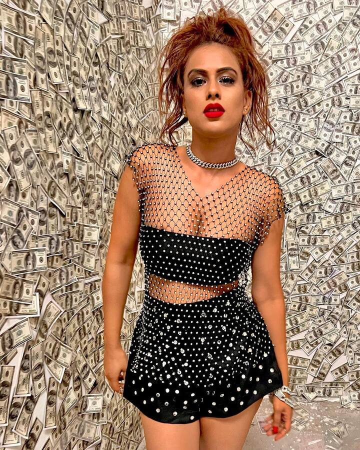 निया शर्मा का हर लुक एक ट्रेंड बन जाता है और इसमें कोई दो-राय नहीं है कि वह टीवी की हसीनाओं में सबसे हॉट एक्ट्रेस हैं.