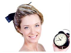 Henna Benefits: खूबसूरत और घने बालों के लिए बालों में लगाएं मेहंदी, होंगे कई फायदे