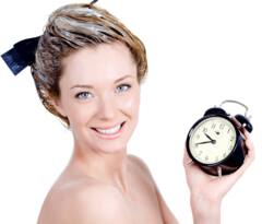 Henna Benefits: खूबसूरत और घने बालों के लिए बालों में लगाएं मेहंदी, होंगे कई फायदे