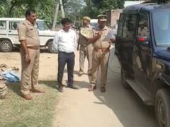 Pilibhit News: गैंगस्टर आरोपियों के घर ढ़ोल-डुगडुगी लेकर पहुंची पुलिस, बड़ी कार्रवाई करके दी गई ये चेतावनी