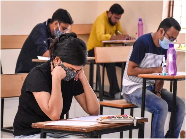 maharashtra cet exam 2022 revised exam schedule and hall ticket released check at cetcell mahacet org MHT CET 2022 : महाराष्ट्र सीईटी परीक्षेचं सुधारित वेळापत्रक जारी, येथे पाहू शकता