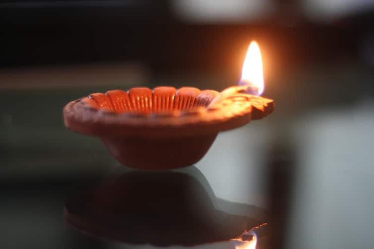 Deepak Jalane Ke Niyam Rules For Lighting A Lamp Get Wealth And Prosperit Will Increase With Happiness