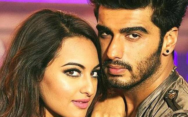 साल 2015 में आई फिल्म ‘तेवर (Tevar)’ में अर्जुन कपूर के साथ अभिनेत्री सोनाक्षी सिन्हा (Sonakshi Sinha) दिखी थीं. मीडिया रिपोर्ट्स के अनुसार इस फिल्म के बाद ये दोनों एक दूसरे के काफी करीब आ गए थे. हालांकि दोनों में से किसी ने भी इस बारे में कभी भी जिक्र नहीं किया.
