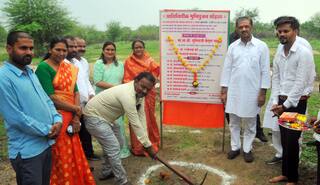 Sunil Kedar : ग्रामीण भागातील नागरी सुविधांची कामे प्राधान्याने पूर्ण करावी, पशुसंवर्धन मंत्री सुनील केदार यांच्या अधिकाऱ्यांना सूचना