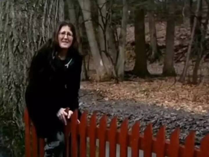 USA: Video of American Women saying physically attracted to the fence goes viral Watch Video: அழகா இருக்கு! சிவப்பு வேலியுடன் காதல்! ஆச்சரியமளித்த அமெரிக்க பெண்ணின் லவ் ஸ்டோரி!