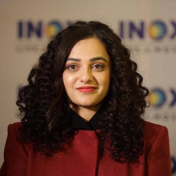 கண்பார்த்து கதைக்க முடியாமல் நானும் தவிக்கின்ற ஒரு பெண்ணும் நீ தான்..!