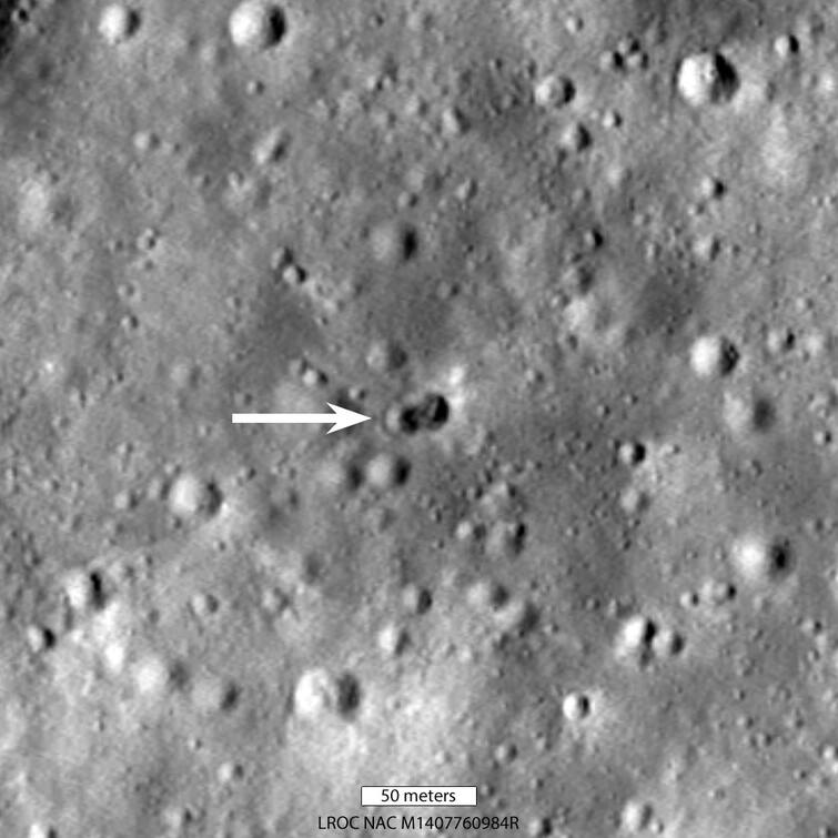 Nasa found double craters made by mystery rocket smashed on moon nasa રહસ્યમયી રોકેટ ચંદ્ર સાથે ટકરાયું અને બે ખાડા પડ્યા, ખાડા પડવાનું કારણ કોયડા સમાન બન્યુ...