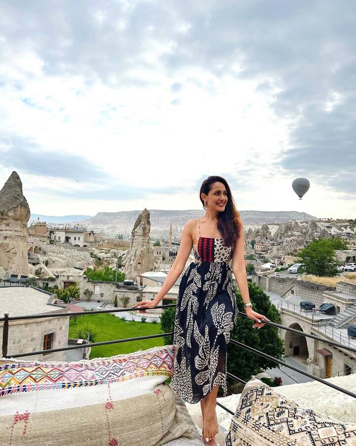 ప్రగ్యా జైస్వాల్ అందమైన ఫోటోలు -Image Credit:Pragya Jaiswal /Instagram