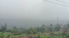 Mahabaleshwar Rain: फॉग चल रहा है!  महाबळेश्वरमध्ये मोसमी पावसाला सुरुवात, पहा फोटो