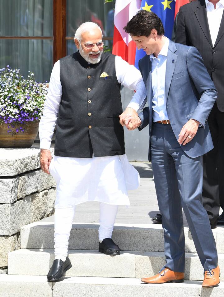 जी-7 समिट में हिस्सा लेने पहुंचे पीएम मोदी ने कनाडा के पीएम जस्टिन ट्रूडो से भी मुलाकात की