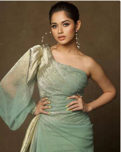 ਇਸ ਤੋਂ ਇਲਾਵਾ ਜੰਨਤ ਜ਼ੁਬੈਰ ਨੇ ਕੁਝ ਸਮੇਂ ਲਈ ਟੀਵੀ ਸੀਰੀਅਲਾਂ 'ਚ ਕੰਮ ਨਾ ਕਰਨ ਦਾ ਮਨ ਬਣਾ ਲਿਆ ਹੈ। ਜਿਸਦਾ ਖੁਲਾਸਾ ਉਸਨੇ ਇੱਕ ਇੰਟਰਵਿਊ ਵਿੱਚ ਕੀਤਾ।