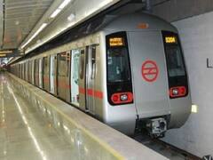 Delhi Metro News: दिल्ली मेट्रो से जुड़ी जरूरी ख़बर, रेड लाइन पर मेट्रो में हो रही दिक्कत, यात्री परेशान