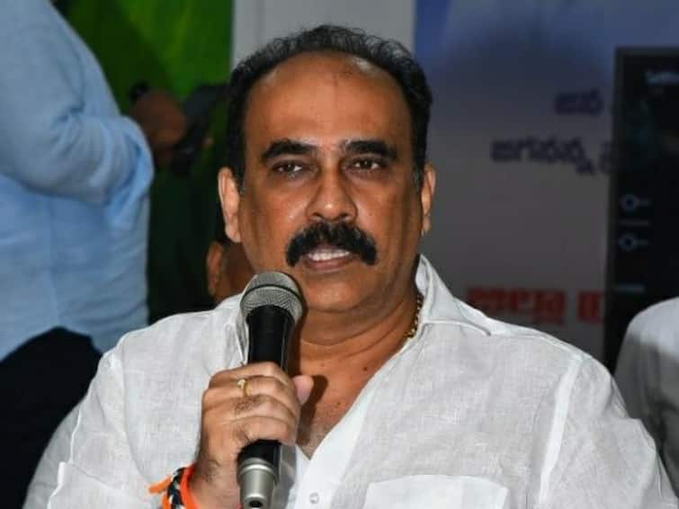 Former minister Balineni Srinivasareddy has alleged that his own party leaders are conspiring against him. Balineni Hot Comments : సొంత పార్టీ పెద్ద నేతలే కుట్ర చేస్తున్నారు -  మాజీ మంత్రి బాలినేని తీవ్ర ఆరోపణలు!