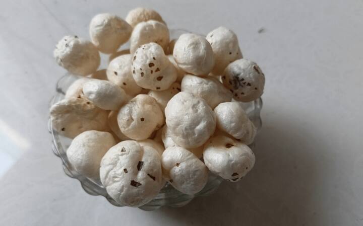 రాత్రిపూట స్నాక్స్లో భాగంగా మీరు మఖానాను తీసుకోవచ్చు. ఇది కడుపు నిండేలా చేస్తుంది. అలాగే ఆరోగ్యానికి కూడా చాలా మంచివి.