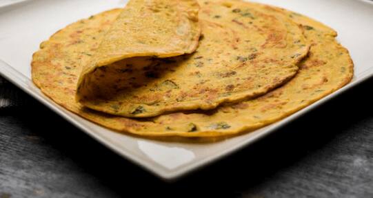 రాత్రి సమయంలో ఆకలి వేసినప్పుడు శనగపిండితో చేసిన చీలా కూడా తినొచ్చు. ఇది ఆరోగ్యానికి మంచిది కూడా.