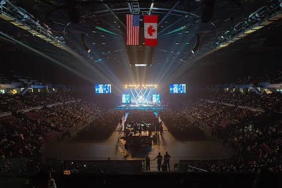 ਕਪਿਲ ਵੱਲੋਂ ਸ਼ੇਅਰ ਕੀਤੀਆਂ ਇਨ੍ਹਾਂ ਤਸਵੀਰਾਂ 'ਚ ਅਫਗਾਨਿਸਤਾਨ ਦੇ ਇਕ ਪ੍ਰਸ਼ੰਸਕ ਦੀ ਤਸਵੀਰ ਵੀ ਹੈ। ਪ੍ਰਸ਼ੰਸਕ ਦੇ ਹੱਥਾਂ ਵਿੱਚ ਇੱਕ ਬੈਨਰ ਸੀ ਅਤੇ ਲਿਖਿਆ ਸੀ, 'ਅਫਗਾਨਿਸਤਾਨ ਤੋਂ ਤੁਹਾਡਾ ਸਭ ਤੋਂ ਵੱਡਾ ਪ੍ਰਸ਼ੰਸਕ।'