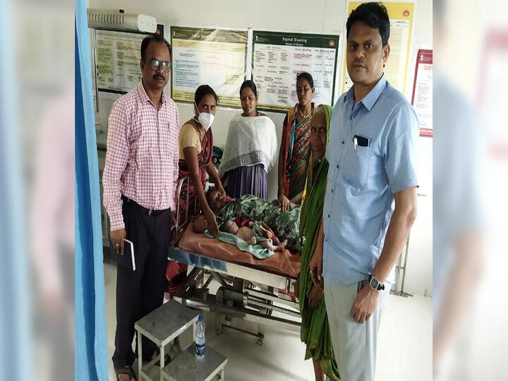 Telangana: Women delivers baby boy during Bus travel and baby gets lifetime free bus pass Telangana: திடீர் பிரசவ வலி! ஓடும் பேருந்தில் பிறந்த குழந்தை! குழந்தைக்கு வாழ்நாள் முழுவதும் இலவச பஸ் பாஸ்!