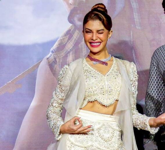 जॅकलीन फर्नांडिस ईडीसमोर हजर