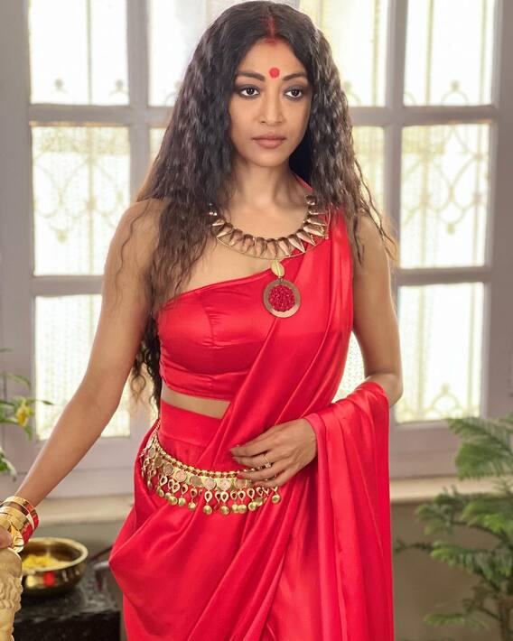 'সুলোচনা' সাজে মোহময়ী পাওলি