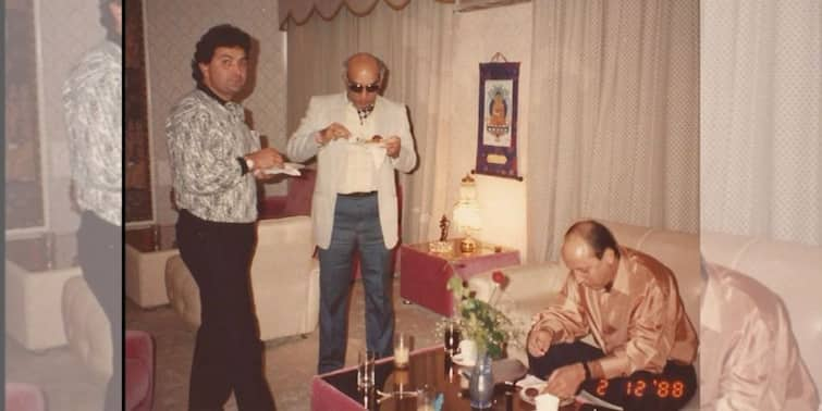 Anupam Kher shares unseen pic with Late Actor Rishi Kapoor Yash Chopra; calls them foodies Anupam Kher Rishi Kapoor Unseen Pic: খাবারে মন দিয়েছেন তিন বন্ধু, থ্রোব্যাক ছবিতে নস্ট্যালজিক অনুপম খের