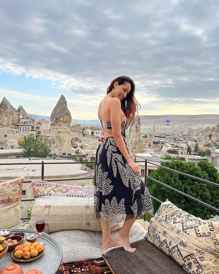 ప్రగ్యా జైస్వాల్ అందమైన ఫోటోలు -Image Credit:Pragya Jaiswal /Instagram